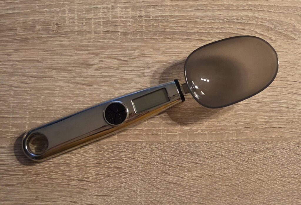 Digitale Löffelwaage zum Abwiegen von ml und g