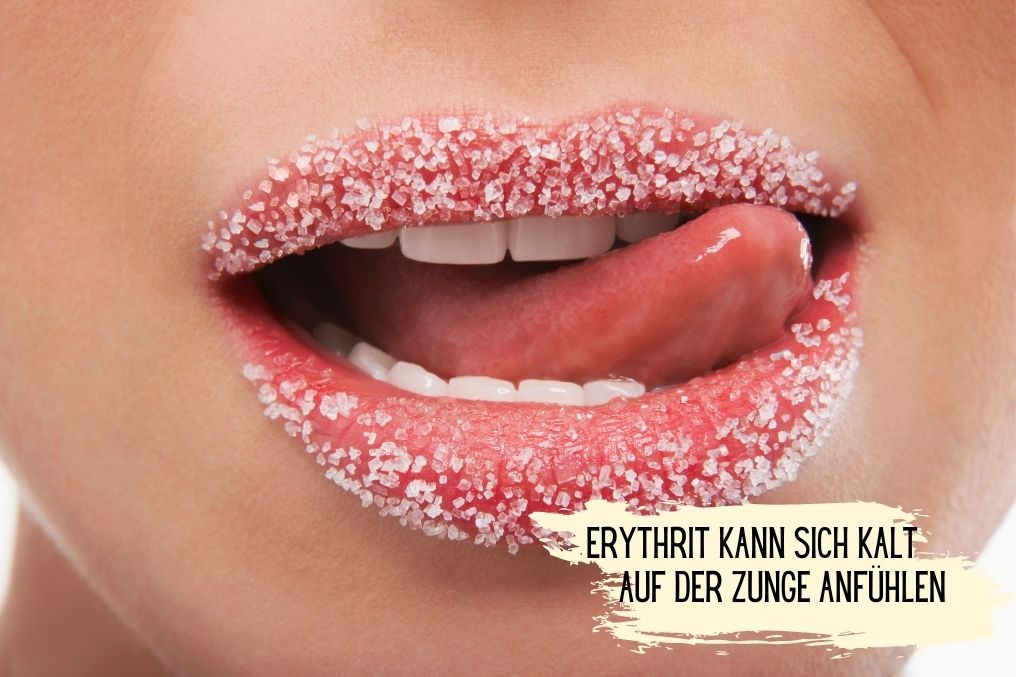 Zunge leckt über Lippen mit Erythrit